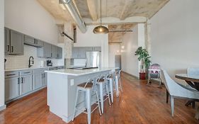 2Br 2Ba Spacious Historic Loft With Gym By Envitae